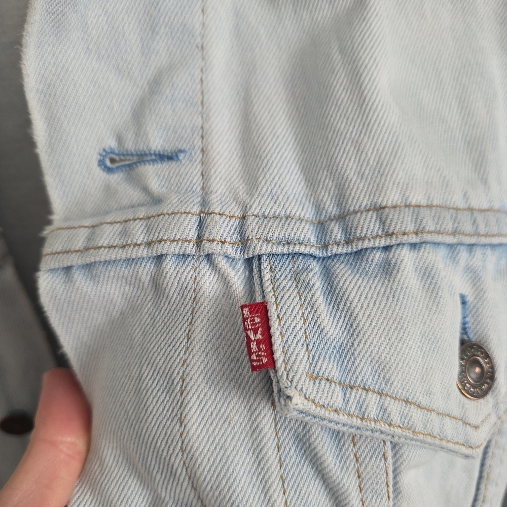 Vintage Levis Light Wash Denim Jean Jacket - Picture 2 of 10